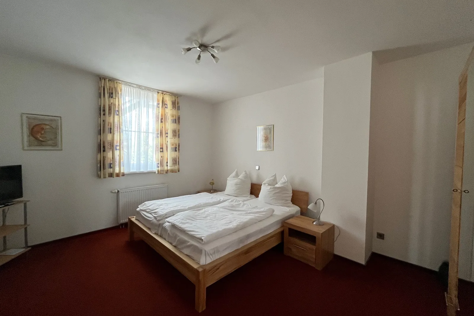 Ferienwohnung 2, Villa Michaelis: Schlafzimmer mit Doppelbett