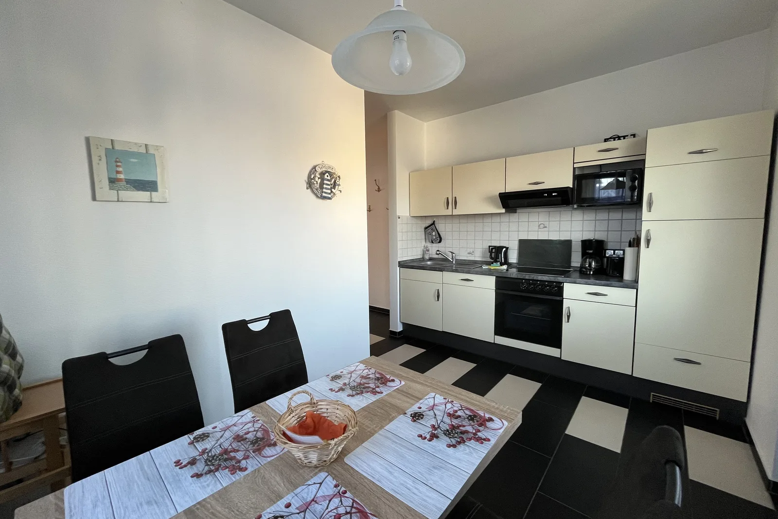 Ferienwohnung 3, Villa Michaelis: Küche mit Essplatz