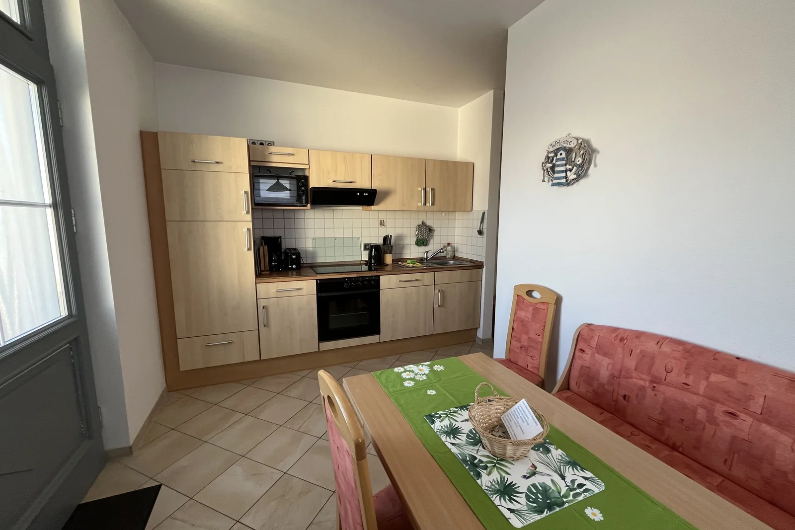 Ferienwohnung 4, Villa Michaelis: K&uuml;che mit Sitzecke