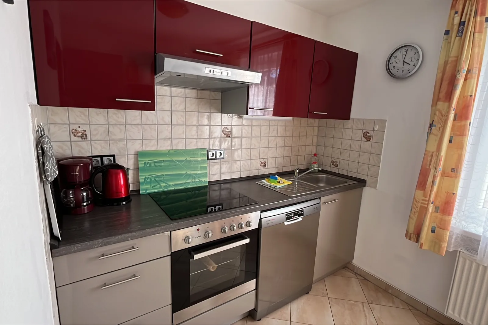 Ferienwohnung 5, Ferienhaus Ostsee YOLO: K&uuml;chenzeile