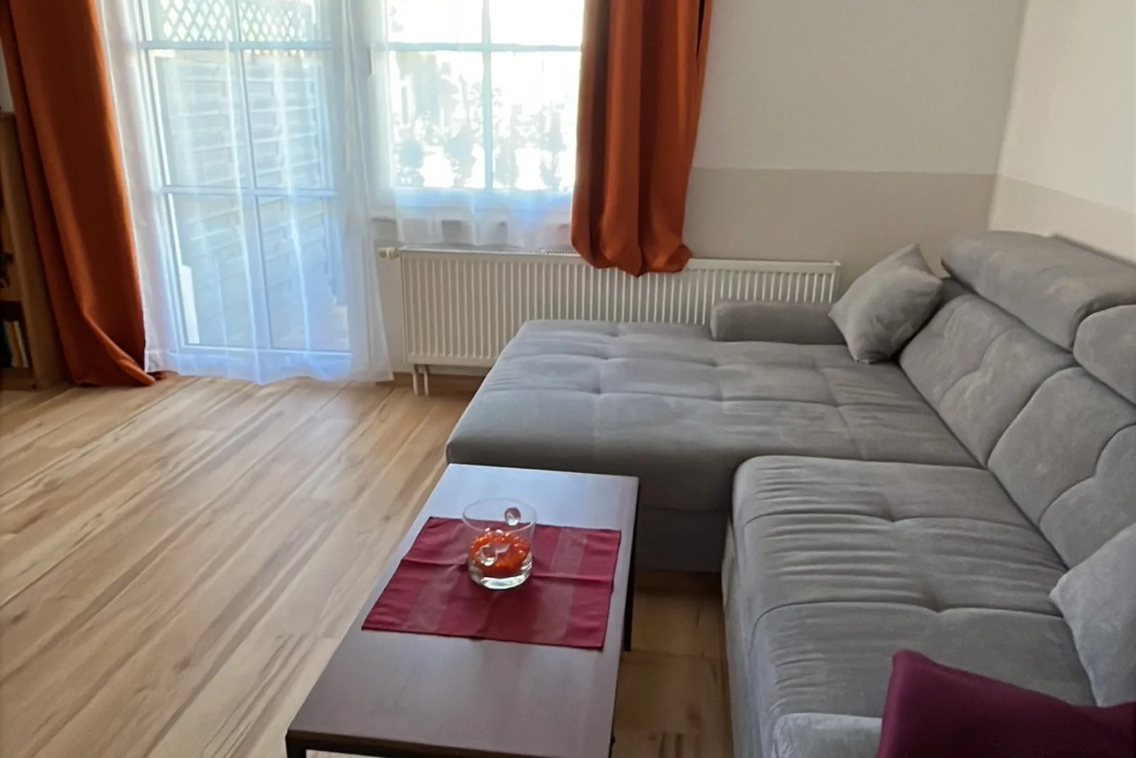 Ferienwohnung 5, Ferienhaus Ostsee YOLO: Wohnzimmer mit Schlafcouch