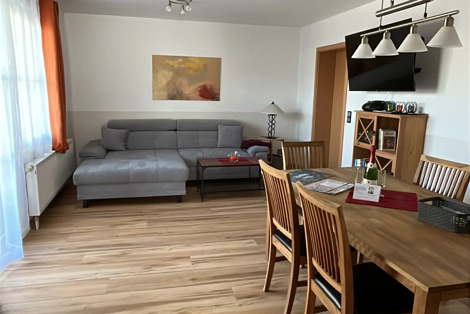 Ferienwohnung 5, Ferienhaus Ostsee YOLO: Wohnbereich mit Essplatz
