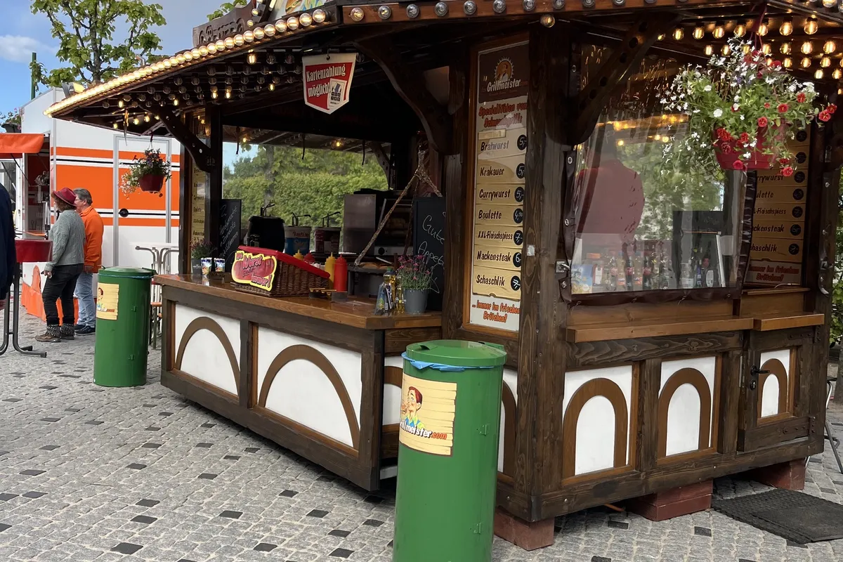 Imbissh&uuml;tte beim Fest an der Seebr&uuml;cke