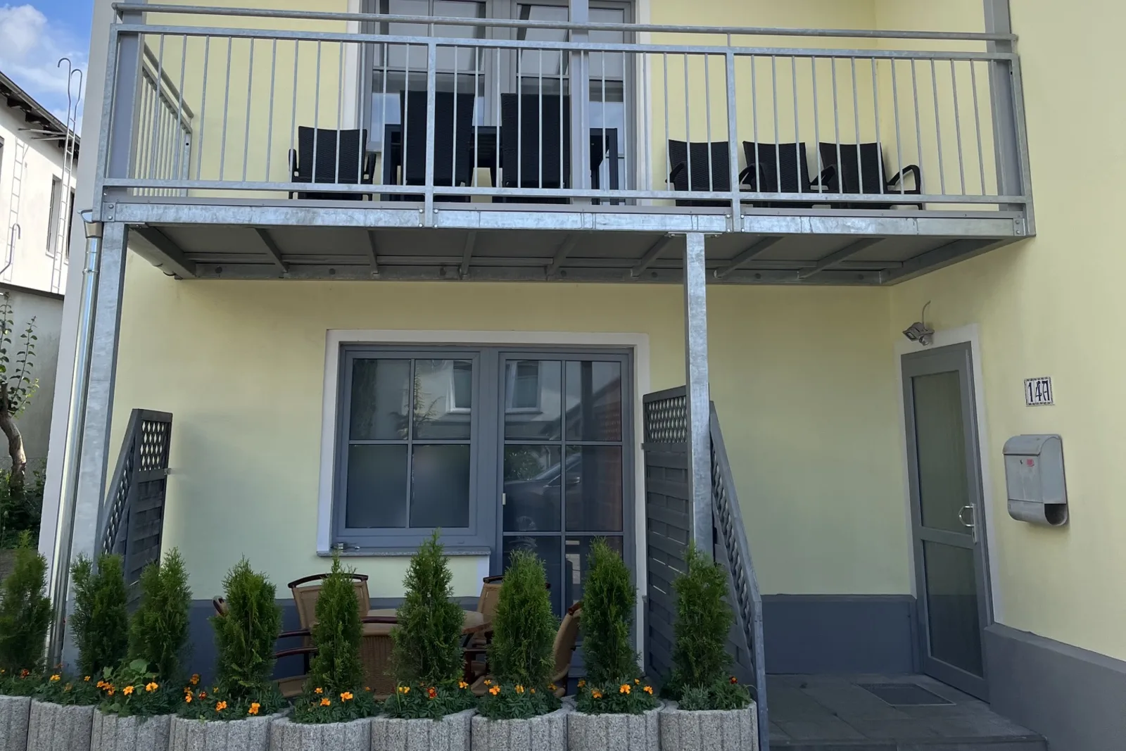 Ferienhaus Ostsee YOLO, Wilhelm-Potenberg-Stra&szlig;e 14A in Zinnowitz: Balkon und Terrasse