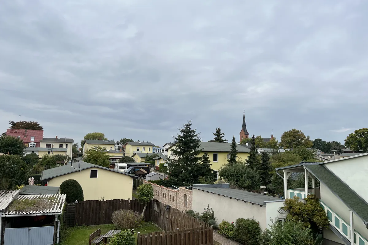 Blick &uuml;ber die D&auml;cher von Zinnowitz mit der Kirche