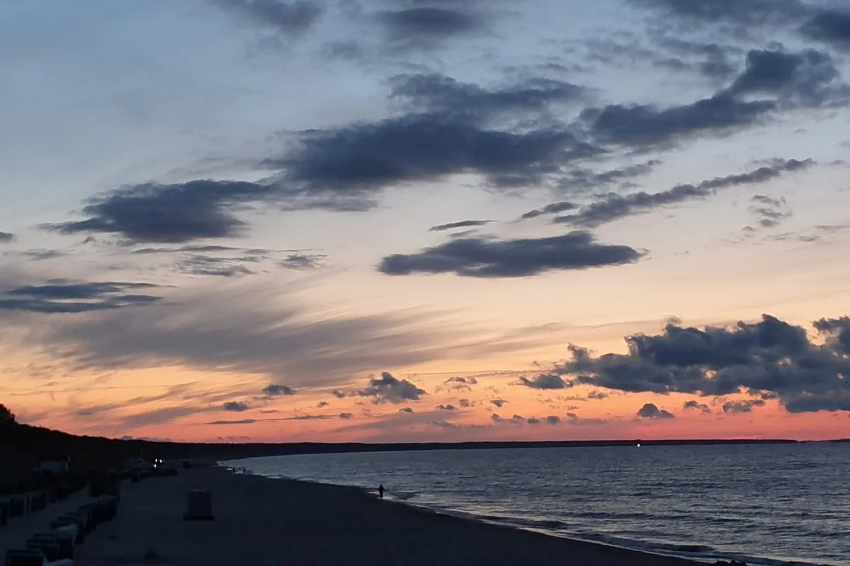 Abendrot &uuml;ber dem Strand