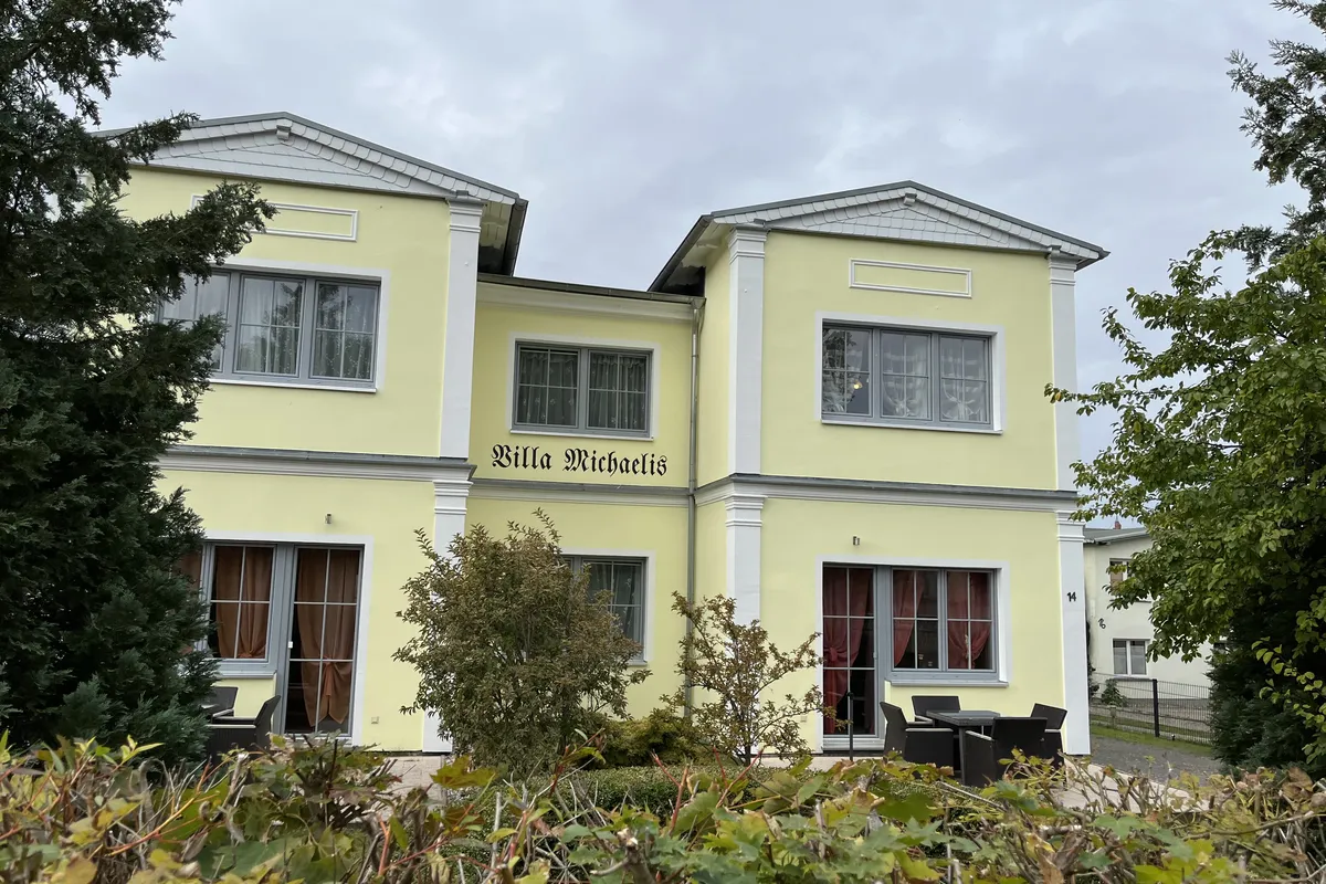 Villa Michaelis im Sp&auml;tsommer